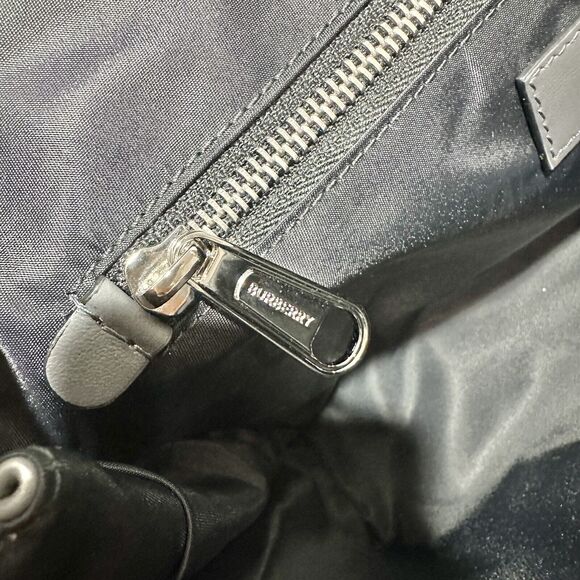 Burberry Leather Horseferry Debossed Logo Messenger Bag Small 8L NWT $1,550 - Picture 11 of 15